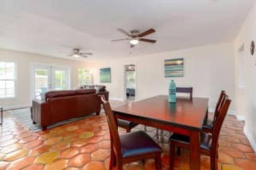 Beautiful Completed Remodeled Home Near Downtown