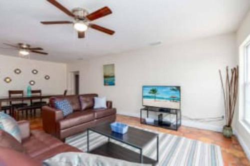 Beautiful Completed Remodeled Home Near Downtown