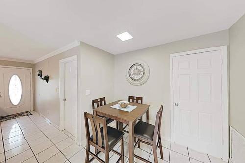 Modern And Cozy Home 10 Mins To Beach