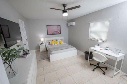 Upscale Modern Apartment