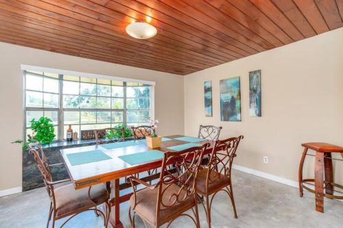 Classic & Modern Home In Tampa