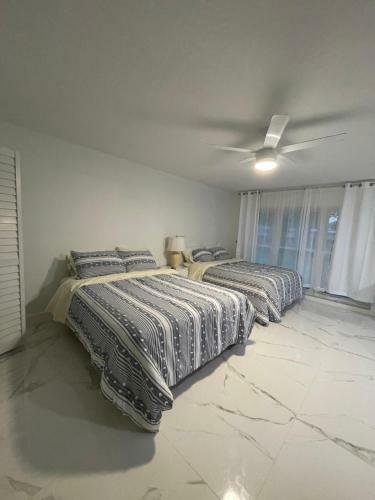 Amazing Private Bedroom With Kitchen