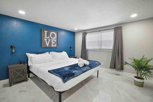 New Luxe 9 Beds~5br~pool~game Room~selfie Wall~playset