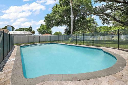 New Luxe 9 Beds~5br~pool~game Room~selfie Wall~playset