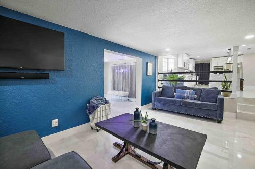 New Luxe 9 Beds~5br~pool~game Room~selfie Wall~playset