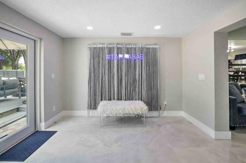 New Luxe 9 Beds~5br~pool~game Room~selfie Wall~playset