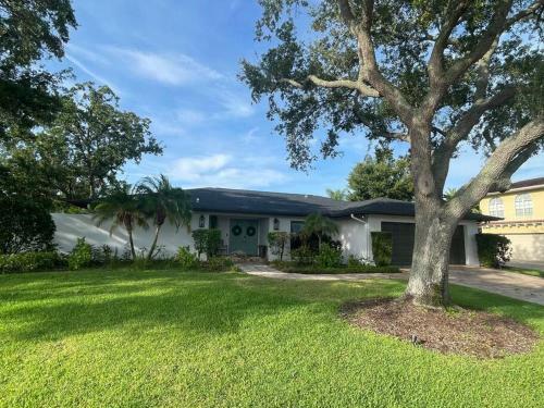 Quiet Oasis In Ideal Location-private Pool &arcade