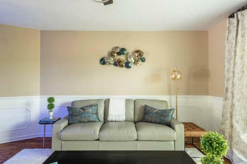 Quiet Oasis In Ideal Location-private Pool &arcade