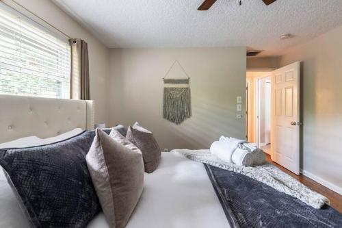 Quiet Oasis In Ideal Location-private Pool &arcade