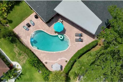 Quiet Oasis In Ideal Location-private Pool &arcade