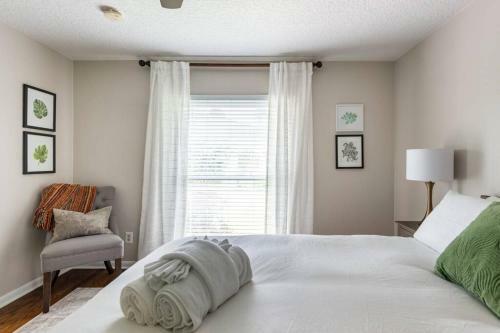 Quiet Oasis In Ideal Location-private Pool &arcade