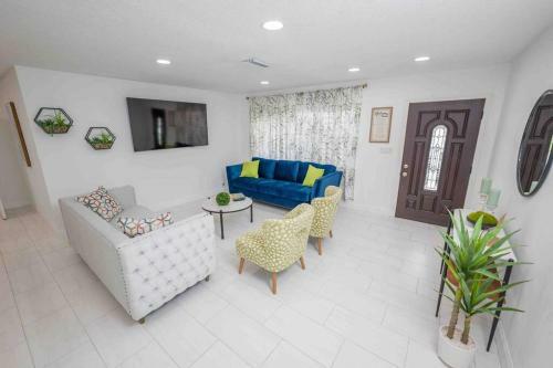 Beautiful House, Walking Distance To Stadium