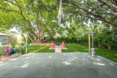Beautiful House, Walking Distance To Stadium