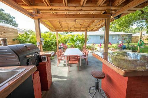 Beautiful House, Walking Distance To Stadium