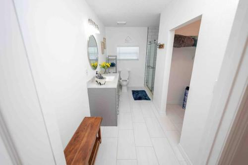 Beautiful House, Walking Distance To Stadium