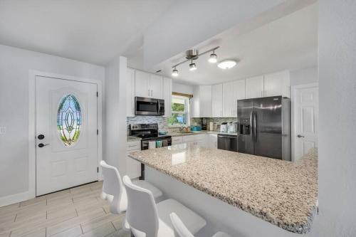 Pool Waterfront Casa Del Sol Centrally Located