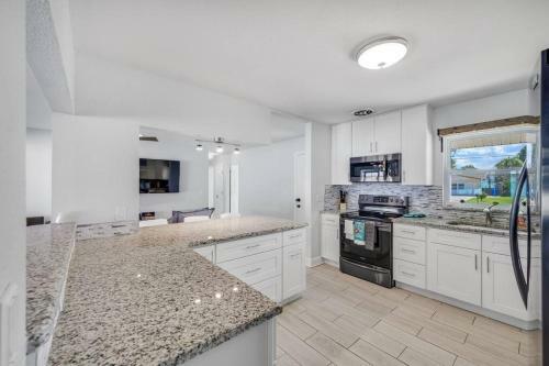 Pool Waterfront Casa Del Sol Centrally Located