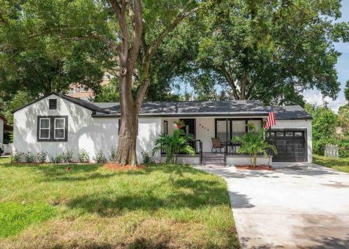 Four Bedroom Home Close To The Stadium