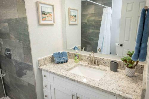Four Bedroom Home Close To The Stadium