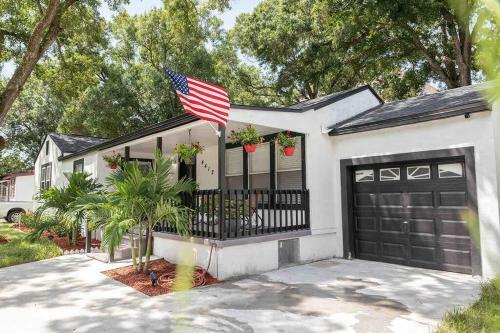 Four Bedroom Home Close To The Stadium