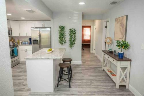 Four Bedroom Home Close To The Stadium