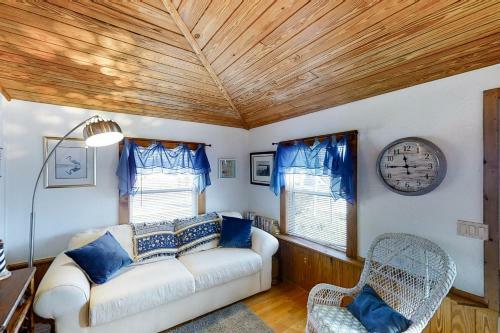 Crescent Beach Cottage