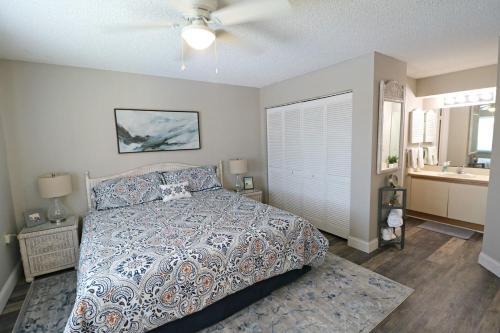 Ocean Village Club E26