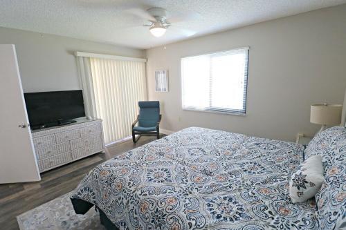 Ocean Village Club E26