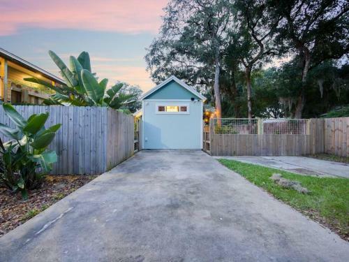Creekside Cottage- Experience St. Aug's Newest Tiny House