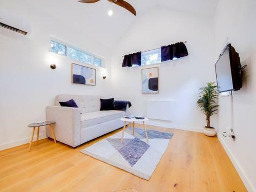 Creekside Cottage- Experience St. Aug's Newest Tiny House