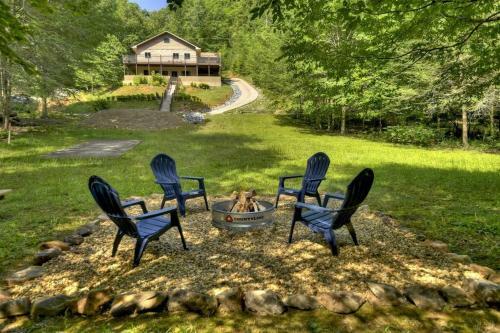 *creek Front* With Hottub, Fire Pits, Billiards, Ev Charger
