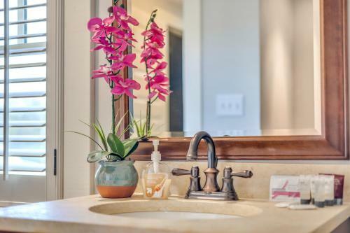 Glamorous 3-br Home For Your Next Getaway