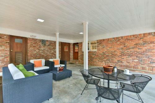Moores Mill Home