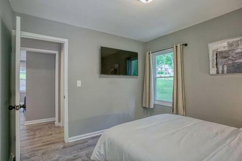 Splendid . Open Concept . Near Downtown Atl