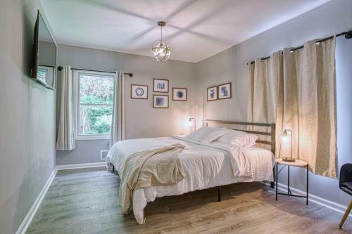 Splendid . Open Concept . Near Downtown Atl