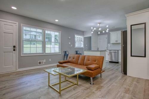 Splendid . Open Concept . Near Downtown Atl