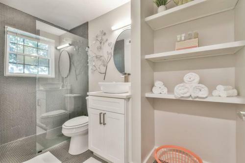 Cozy Updated Apartment Near Little Five Points