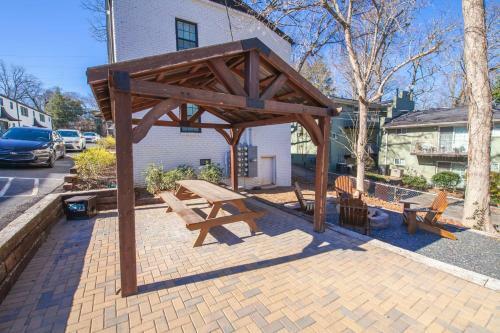 Cozy Updated Apartment Near Little Five Points