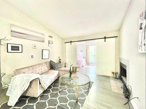 2 Bedrooms, Great Location With Pool!