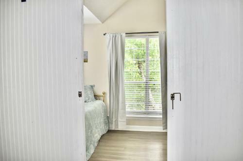 2 Bedrooms, Great Location With Pool!