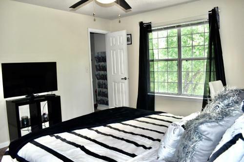 2 Bedrooms, Great Location With Pool!