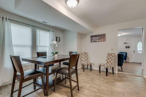 Luxurious And Spacious Gem In The Heart Of Atl