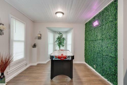 Luxurious And Spacious Gem In The Heart Of Atl