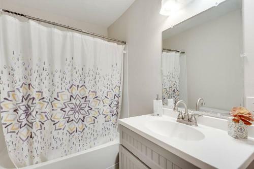 Luxurious And Spacious Gem In The Heart Of Atl