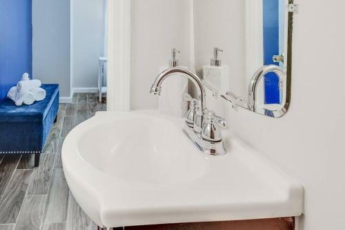 Luxurious And Spacious Gem In The Heart Of Atl