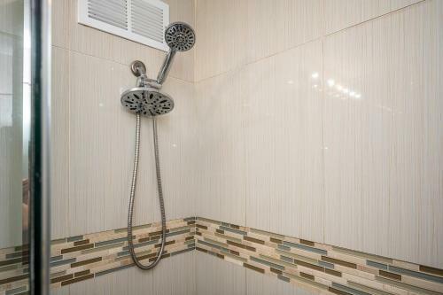 Downtown Atl Condo W Pool King Bed Lm1k2t