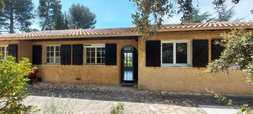 Villa Garrigue For 9 People With Private Pool Between Aix En Provence And Marseille