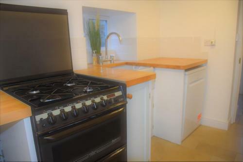 Peep-o-day-stylish 4bedroom Cottage With Dale View