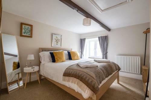 Peep-o-day-stylish 4bedroom Cottage With Dale View