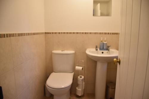 Peep-o-day-stylish 4bedroom Cottage With Dale View